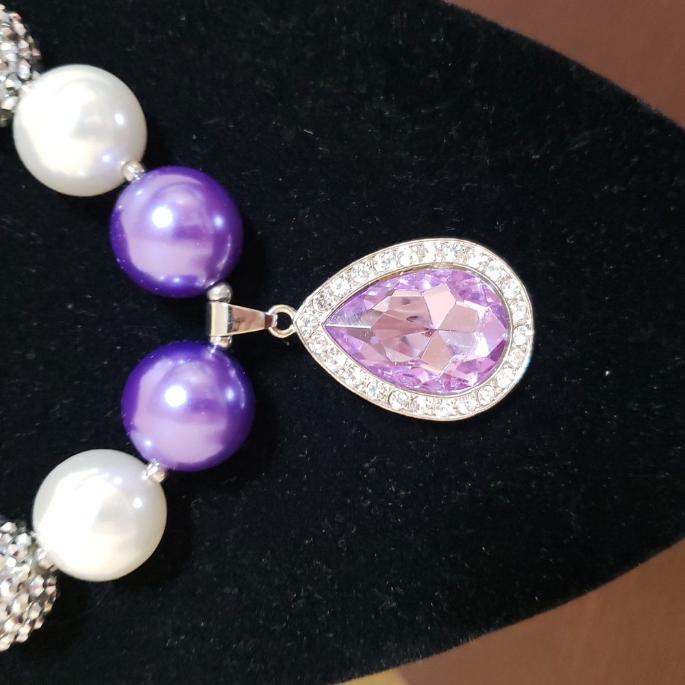Lovely Beaded Necklace - Picture 2 of 4